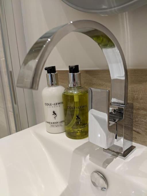 Barley - Cosy Stylish Apartment - Easy Access To Bath And Many Nearby Attractions ボックス エクステリア 写真